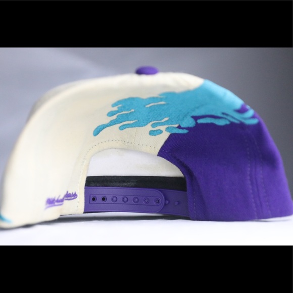 Vintage Charlotte Hornets Mitchell & Ness Snapback - Picture 4 of 8